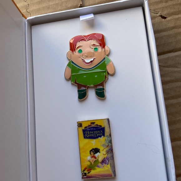 Disneys Hunchback pin set VHS style - Picture 3 of 3